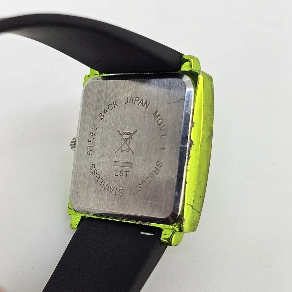 32MM Women's Watch Green‎ Dial New Black Plastic Bands New Battery